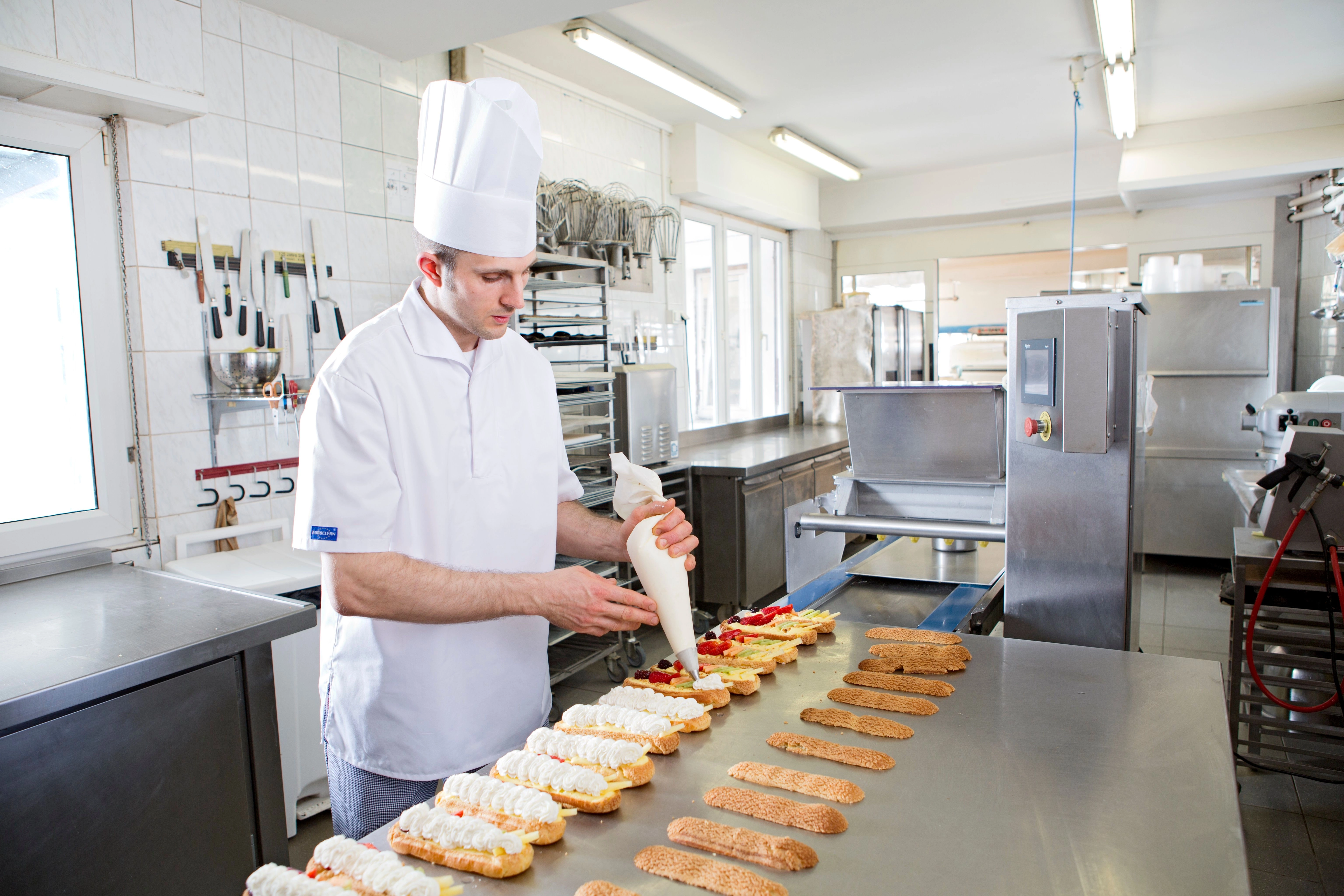Les fabricants de produits alimentaires qui s'adressent à Mewa optent pour des vêtements d'hygiène fiables, sûrs et fonctionnels, qui répondent parfaitement à toutes les exigences légales. (Photos : Mewa)