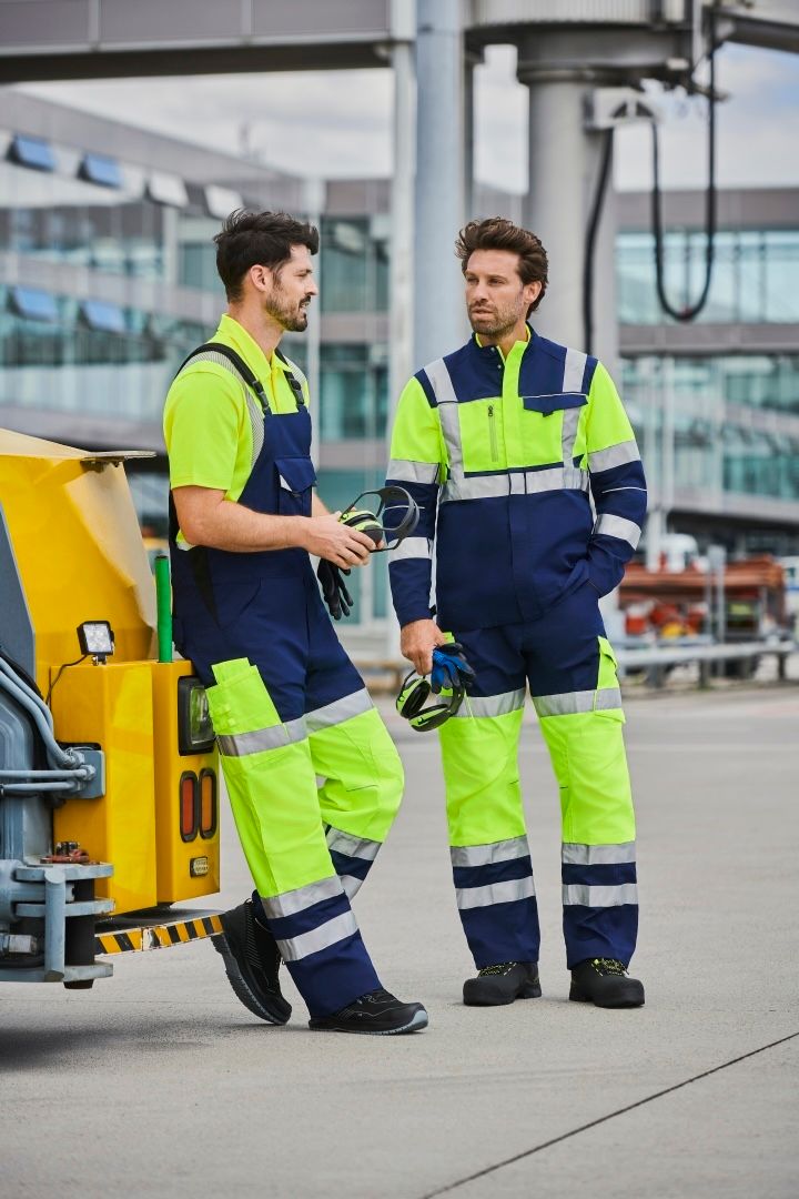 Osobní ochranné pracovní prostředky (OOPP) je potřeba nosit všude tam, kde je to na základě posouzení rizik nezbytné. 