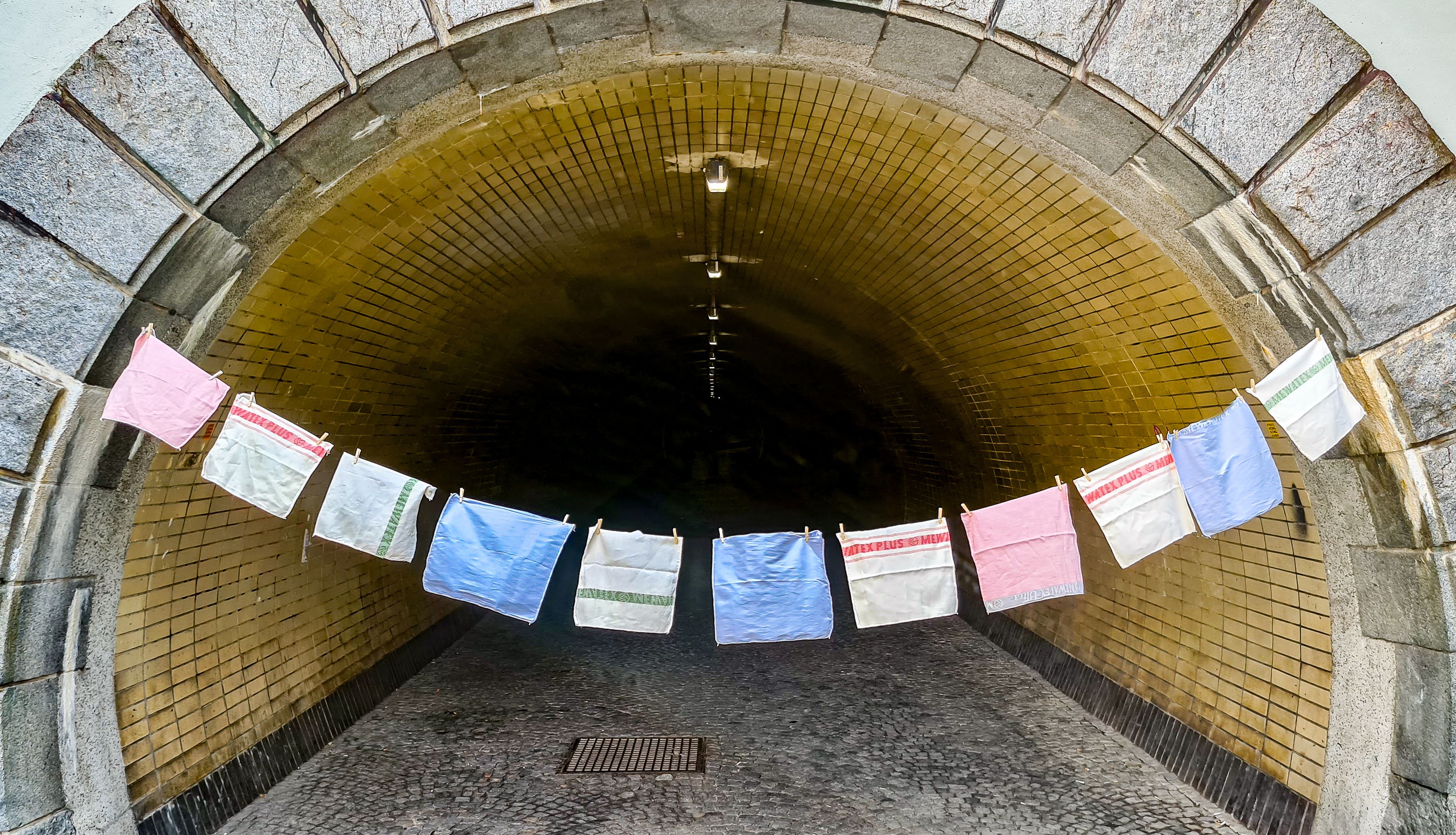 Il est possible de réutiliser la lavette MEWA absorbante jusqu'à 50 fois après le lavage. Cela réduit les déchets et économise du temps et de l'argent dans l'entreprise. Photo : MEWA
