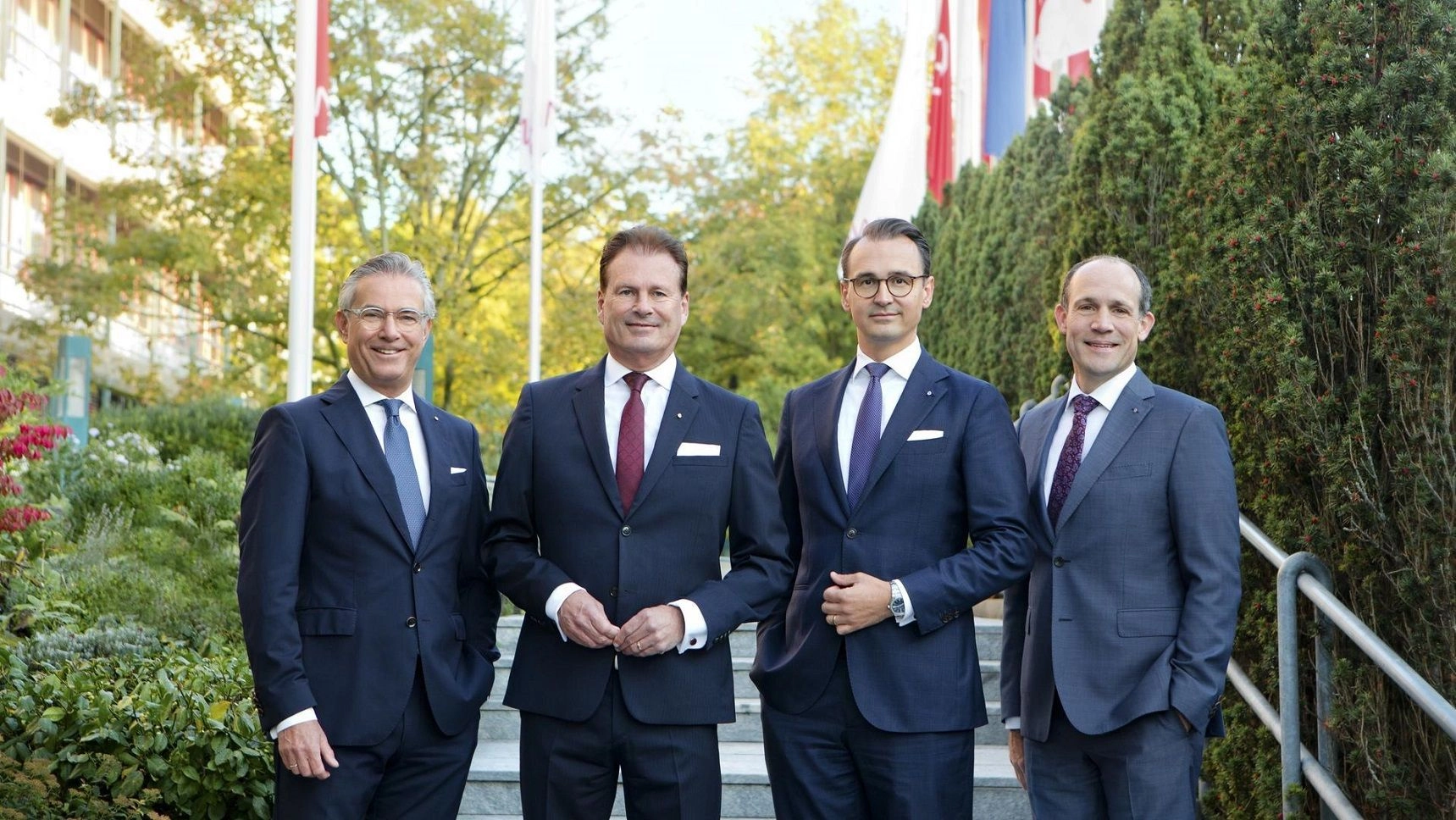 Dirigeront désormais conjointement les activités stratégiques et opérationnelles du groupe (de gauche à droite) : Michael Kümpfel (CCO), Bernhard Niklewitz (CEO), Waldemar Feldbusch (CFO) et Björn Scheel (COO). 
