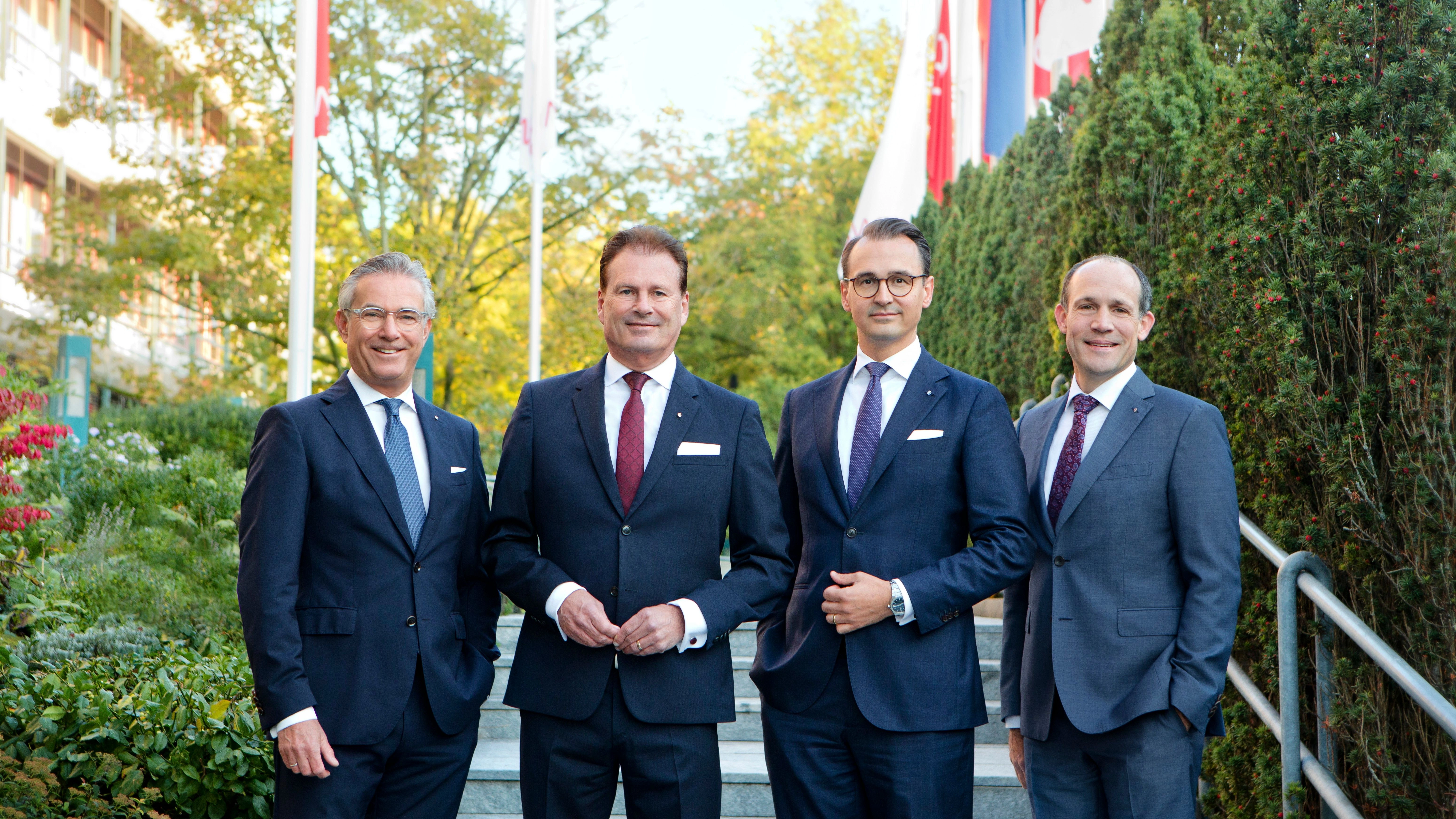 En el futur, dirigiran conjuntament el negoci estratègic i operatiu del grup empresarial (d'esquerra a dreta): Michael Kümpfel (CCO), Bernhard Niklewitz (CEO), Waldemar Feldbusch (CFO) i Björn Scheel (COO).