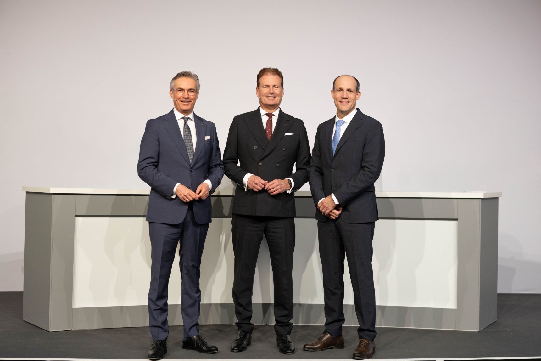 Sinds februari versterkt Björn Scheel (rechts) als COO het managementteam van de Mewa-groep naast Bernhard Niklewitz (CEO / CFO, midden) en Michael Kümpfel (CCO, links).