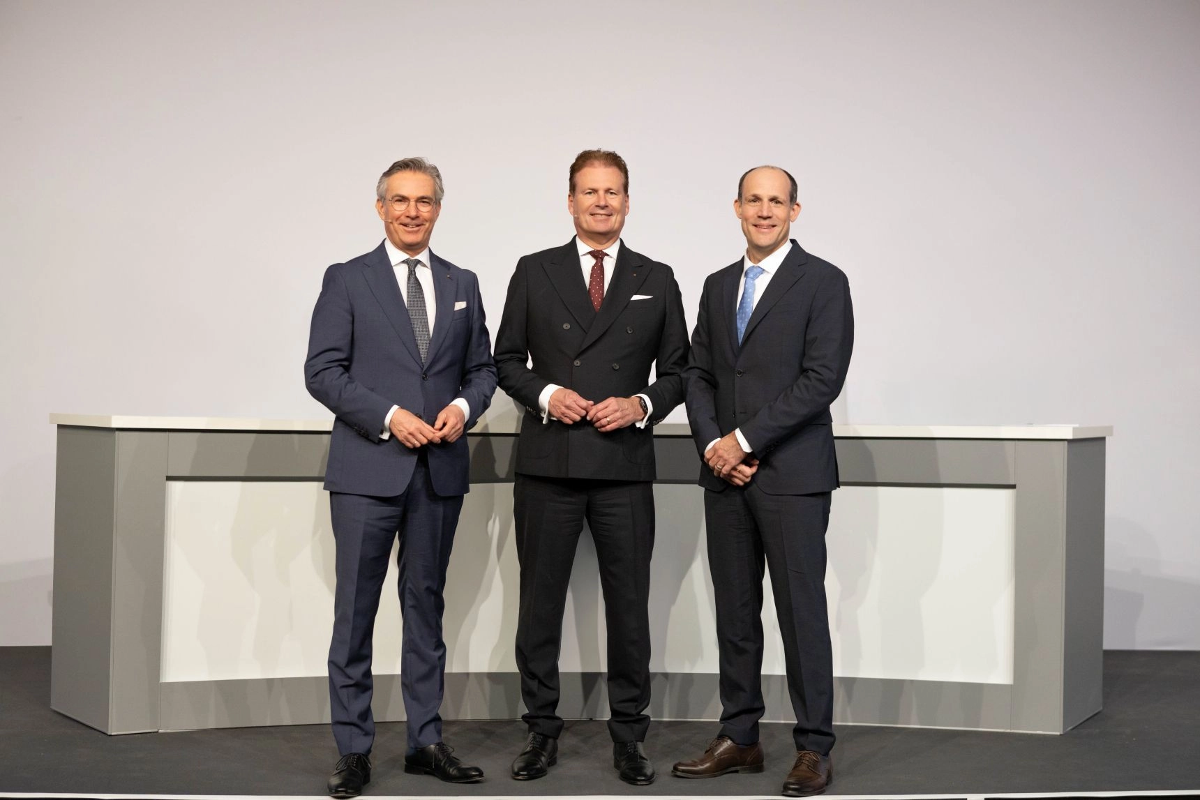 Sinds februari versterkt Björn Scheel (rechts) als COO het managementteam van de Mewa-groep naast Bernhard Niklewitz (CEO / CFO, midden) en Michael Kümpfel (CCO, links). 