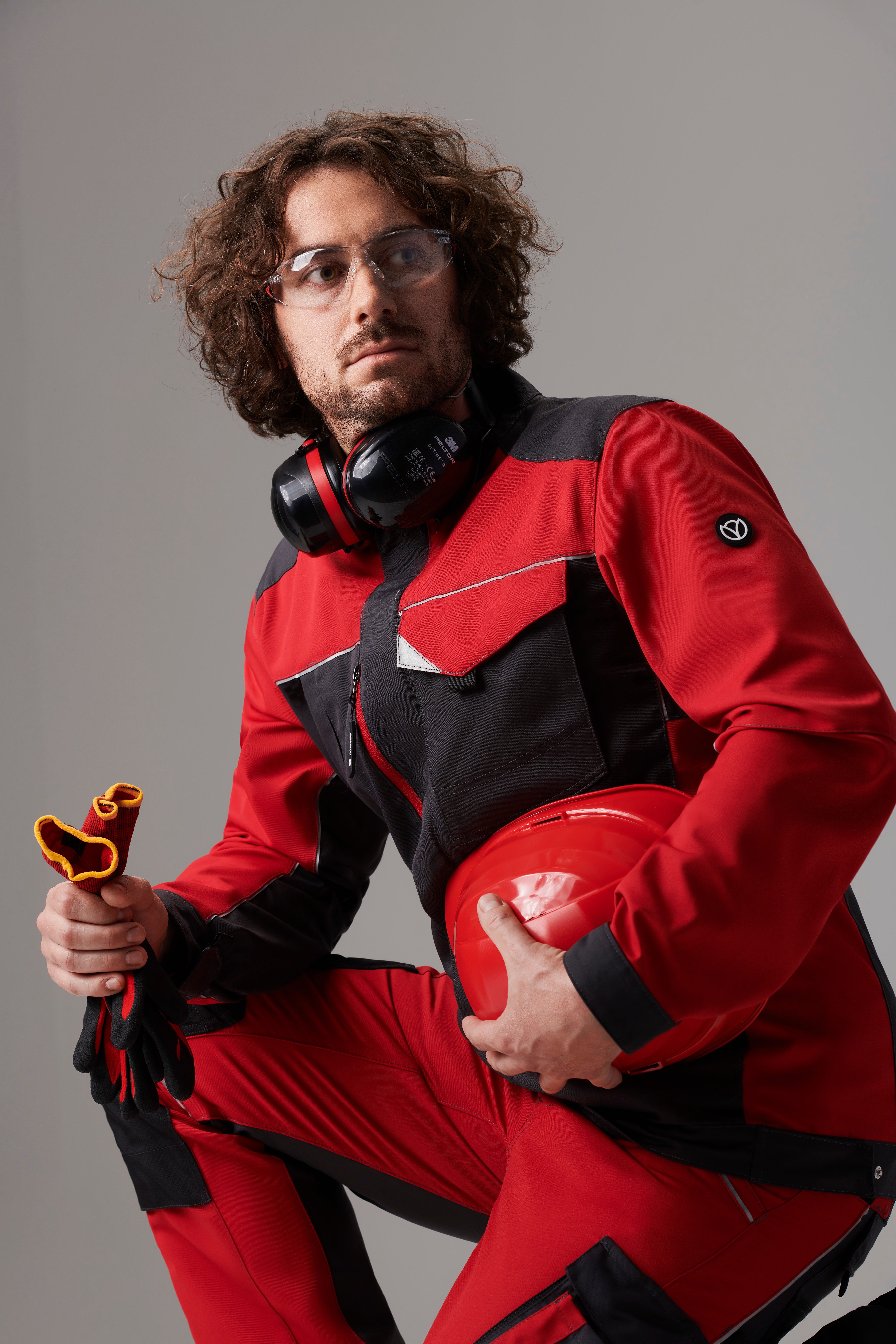 Odzież roboczą Mewa Dynamic Construct może być noszona zarówno w zakładzie produkcyjnym, jak i na budowie.