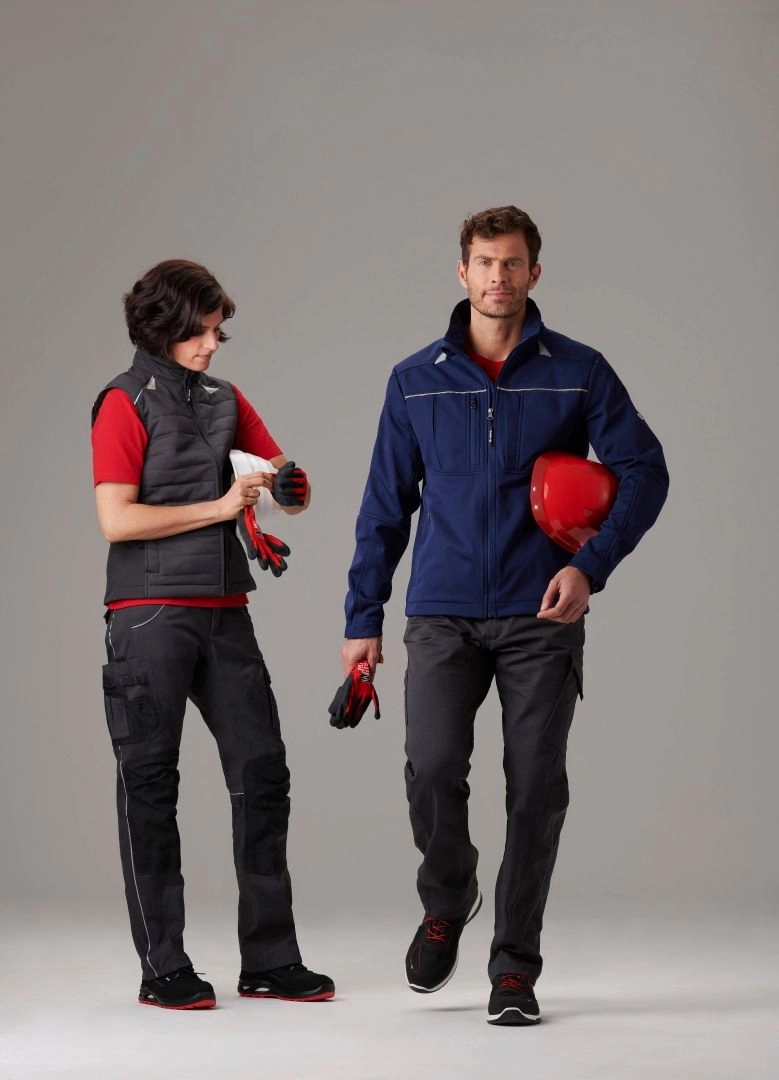 Mewa Dynamic Industry: per Lui e per Lei un abbigliamento da lavoro funzionale e confortevole.  (Foto: Mewa)
