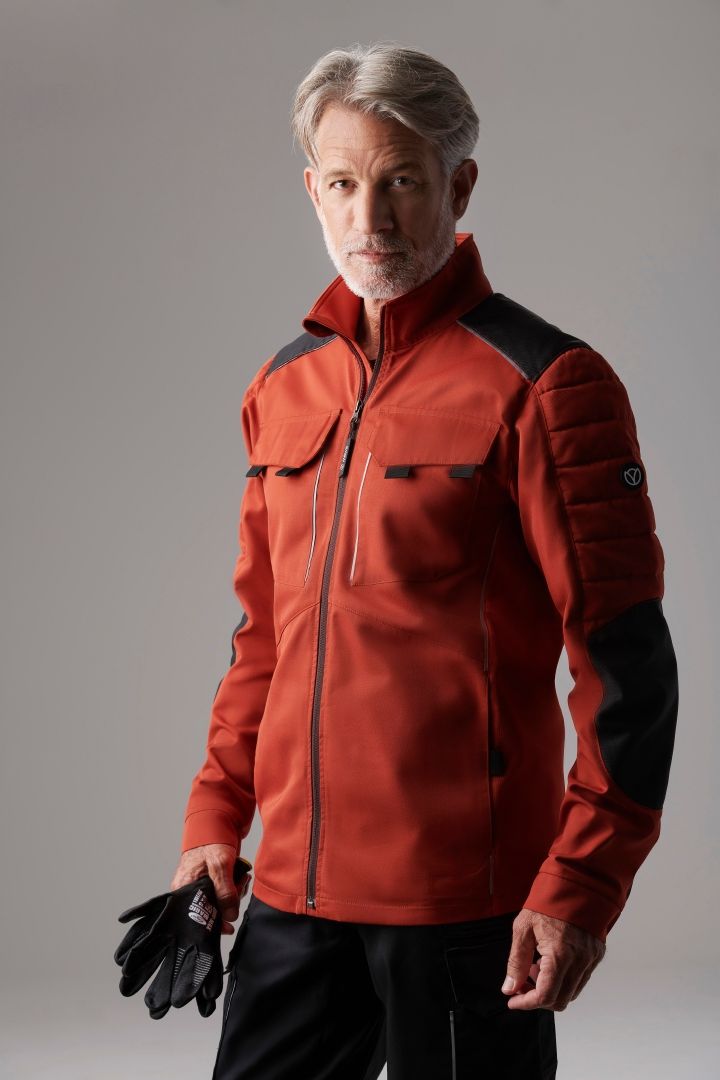 Sostenibilità da indossare: la collezione Mewa Peak è realizzata con tessuti ottenuti in parte dalla plastica riciclata. (Foto Mewa)