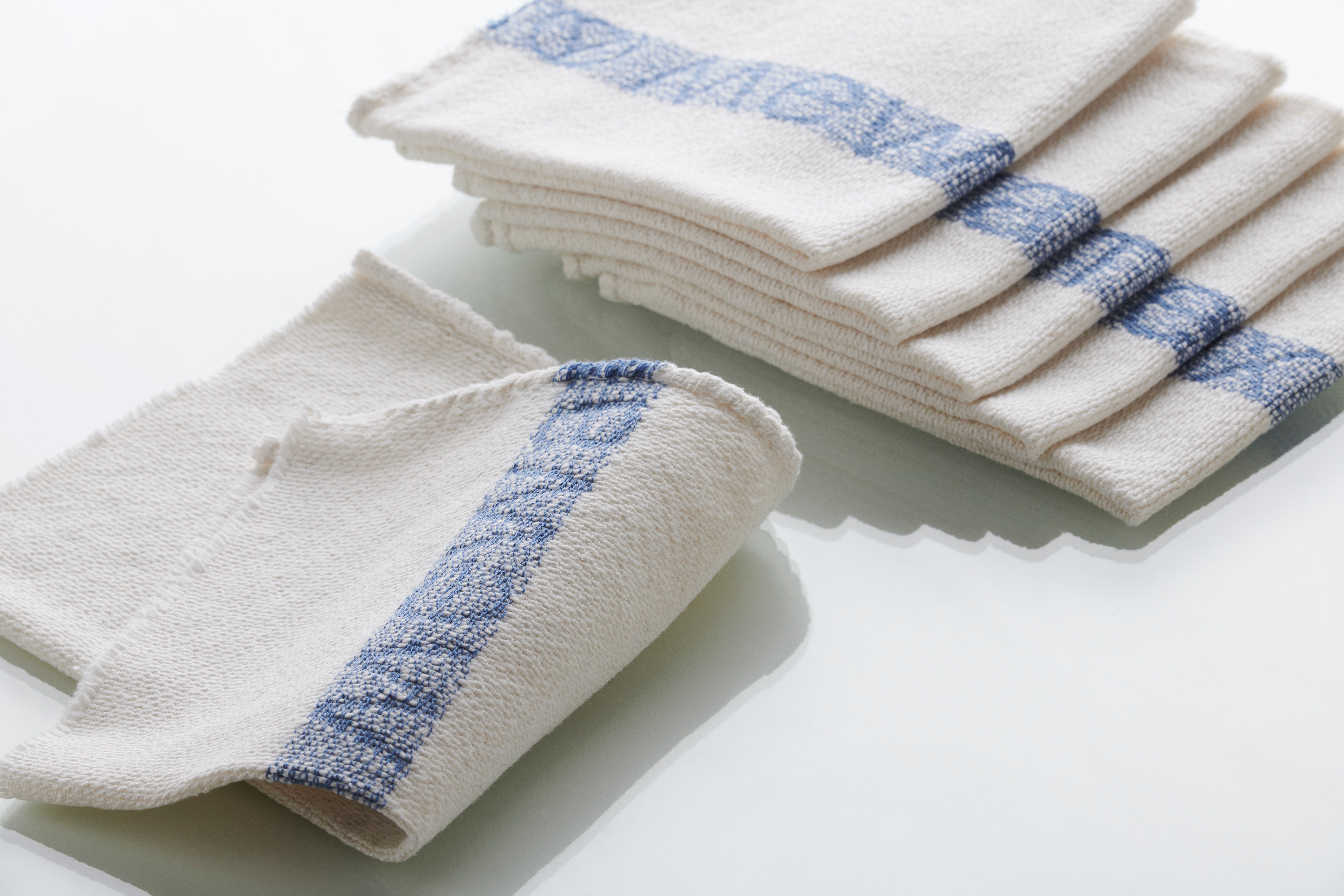 Anche la manutenzione delle macchine alimentari richiede una particolare attenzione all’igiene. Il panno Mewa, fornito con il servizio a 360° è un utile strumento per pulirle in modo sostenibile. (Foto Mewa)