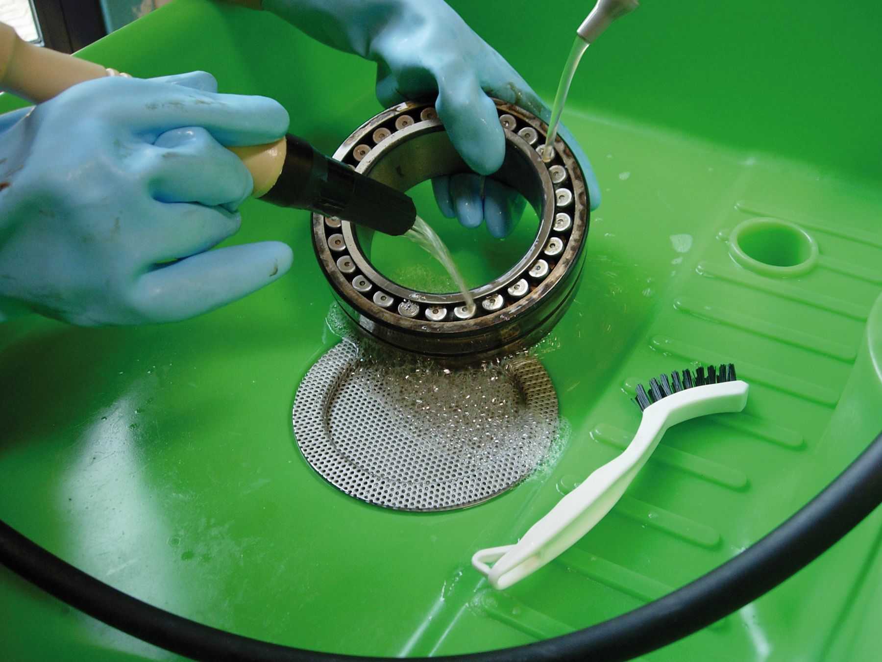 Biologischer Teilereiniger für zuverlässige Reinigungsergebnisse