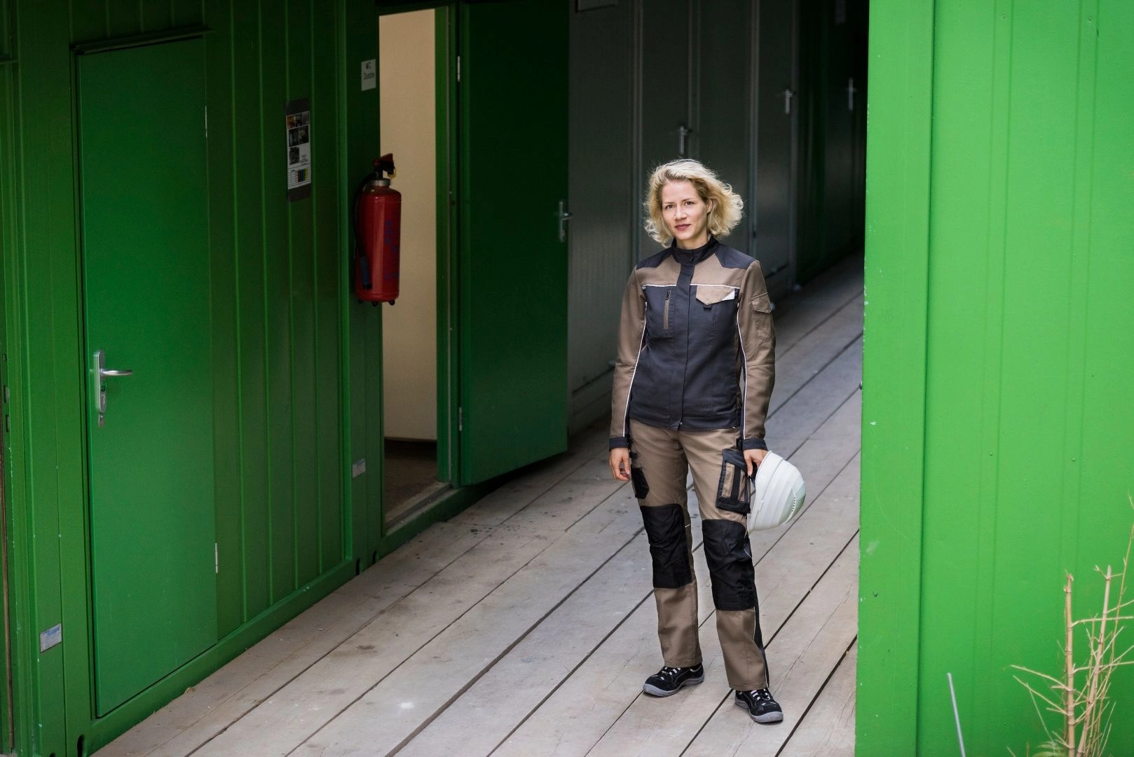 Berufskleidung für Frauen von MEWA: Betriebe können nun Mitarbeiterinnen und Mitarbeiter im  gleichen Look ausstatten und von einem einheitlichen Firmenauftritt profitieren. (Fotos: MEWA)