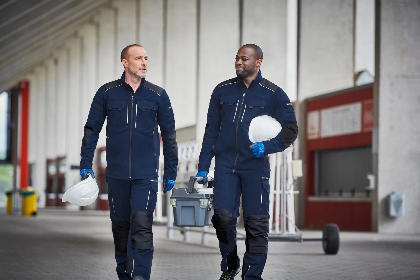 Voor het vervaardigen van de nieuwe bedrijfskledingcollectie 'PEAK' wordt zo'n 75 procent duurzame en grondstofbesparende materialen gebruikt.