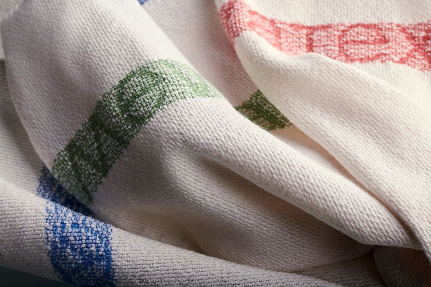 A Mewa  a különböző felületekhez és a különböző ágazatok igényeihez alkalmazkodva többféle törlőkendőt kínál ügyfeleinek 