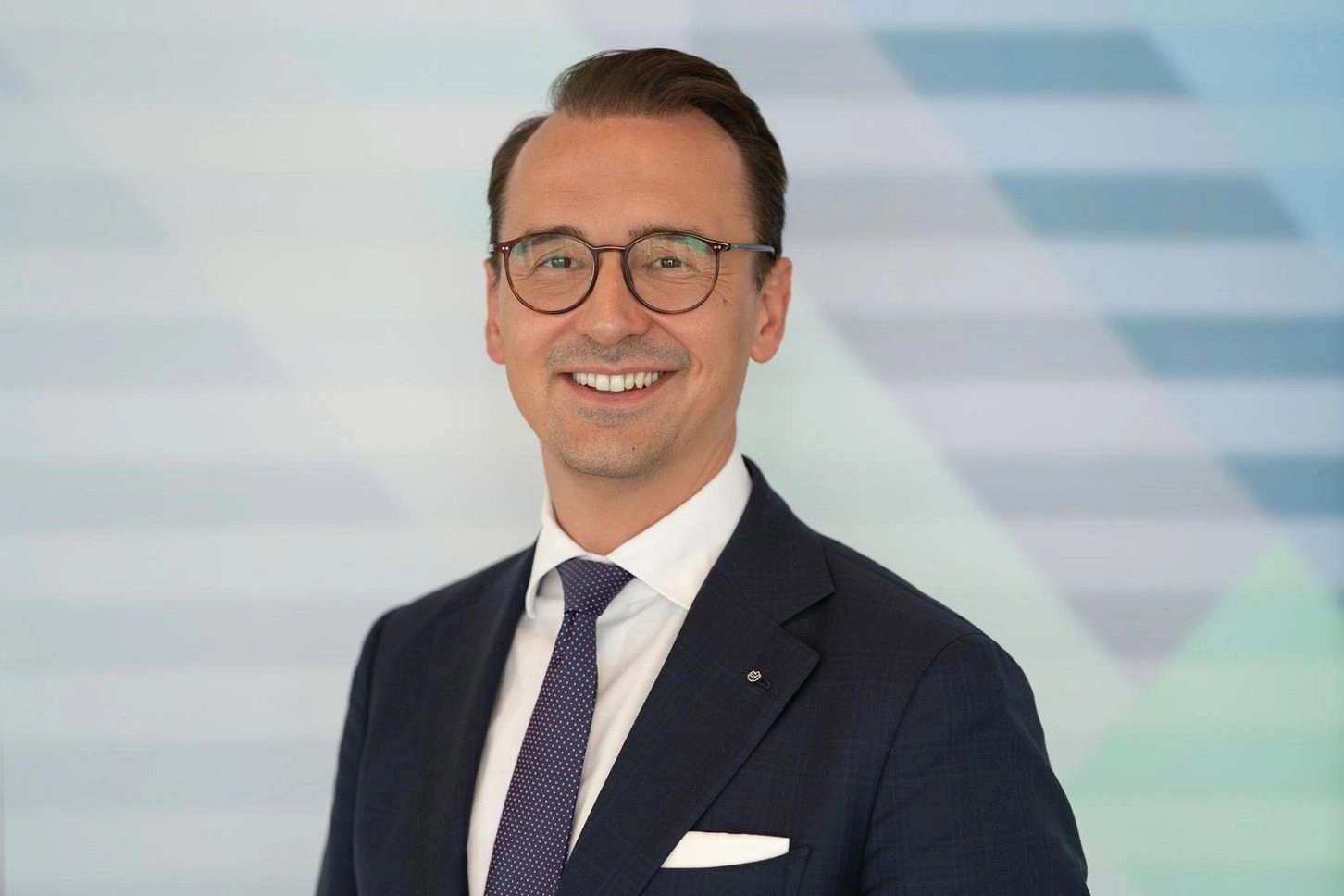 Avec effet au 1er octobre 2025, le conseil de surveillance de MEWA Textil-Service SE a nommé Waldemar Feldbusch (41 ans) au poste de directeur financier (CFO) au sein du comité de direction. 