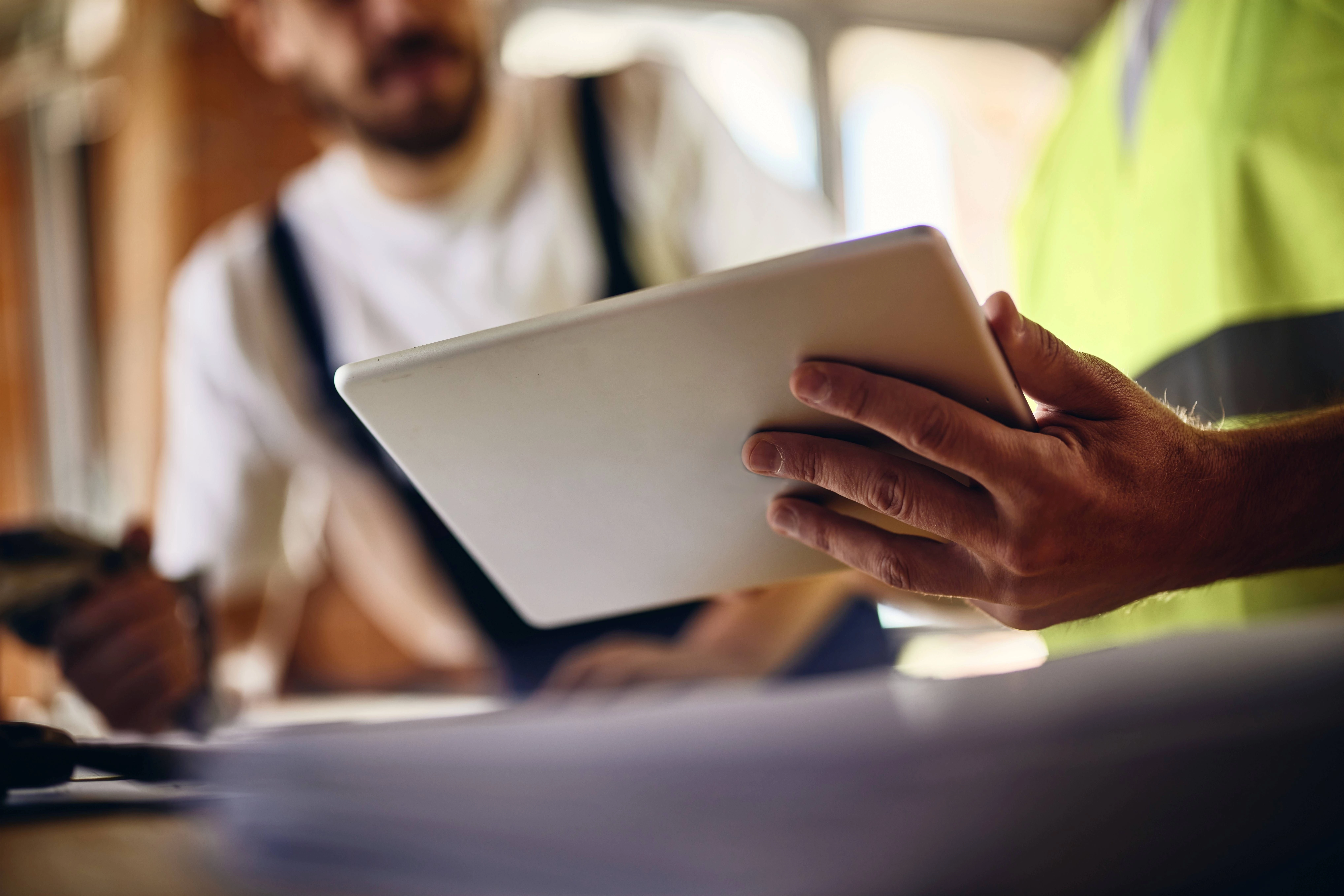 Wann Digitalisierung wirklich entlastet – und wann sie nur neue Arbeit schafft 