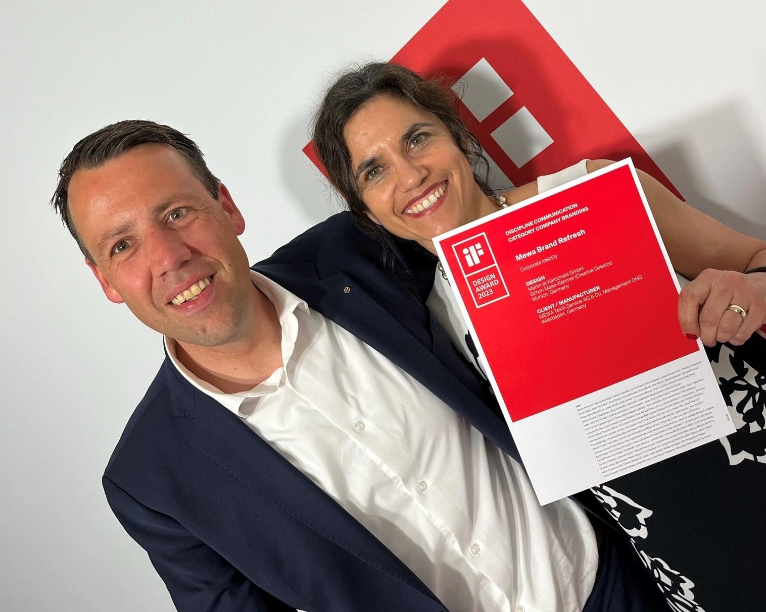 Steffen Geier, Ressortleiter, Marketing & Kommunikation, und Monica Antunes Kehl, Senior Projektmanagerin Corporate Communication & Content, nahmen den Award für Mewa entgegen. 