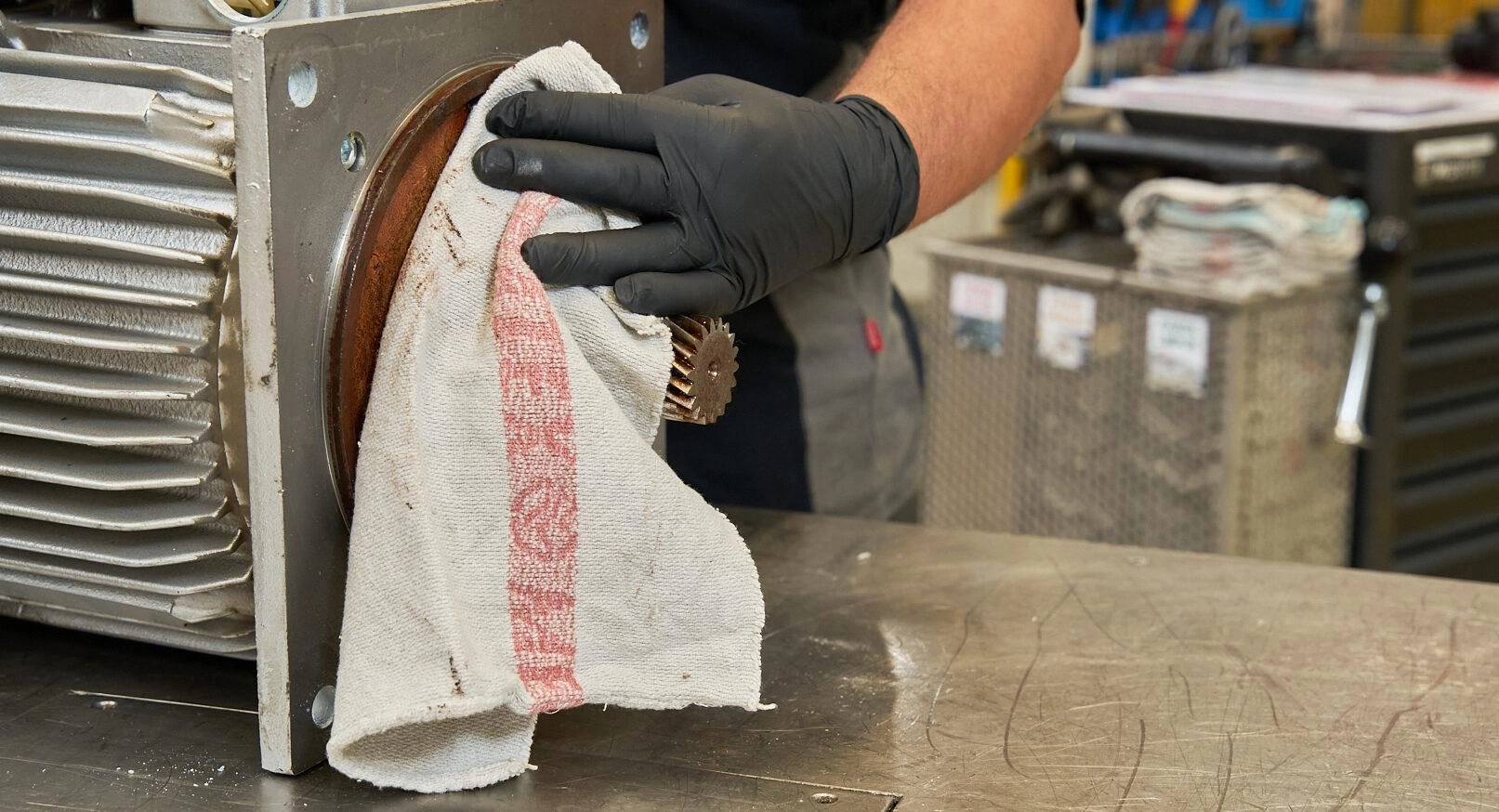 Produktivität im Betrieb steigern: ein Kundenbeispiel mit Mehrwegputztüchern