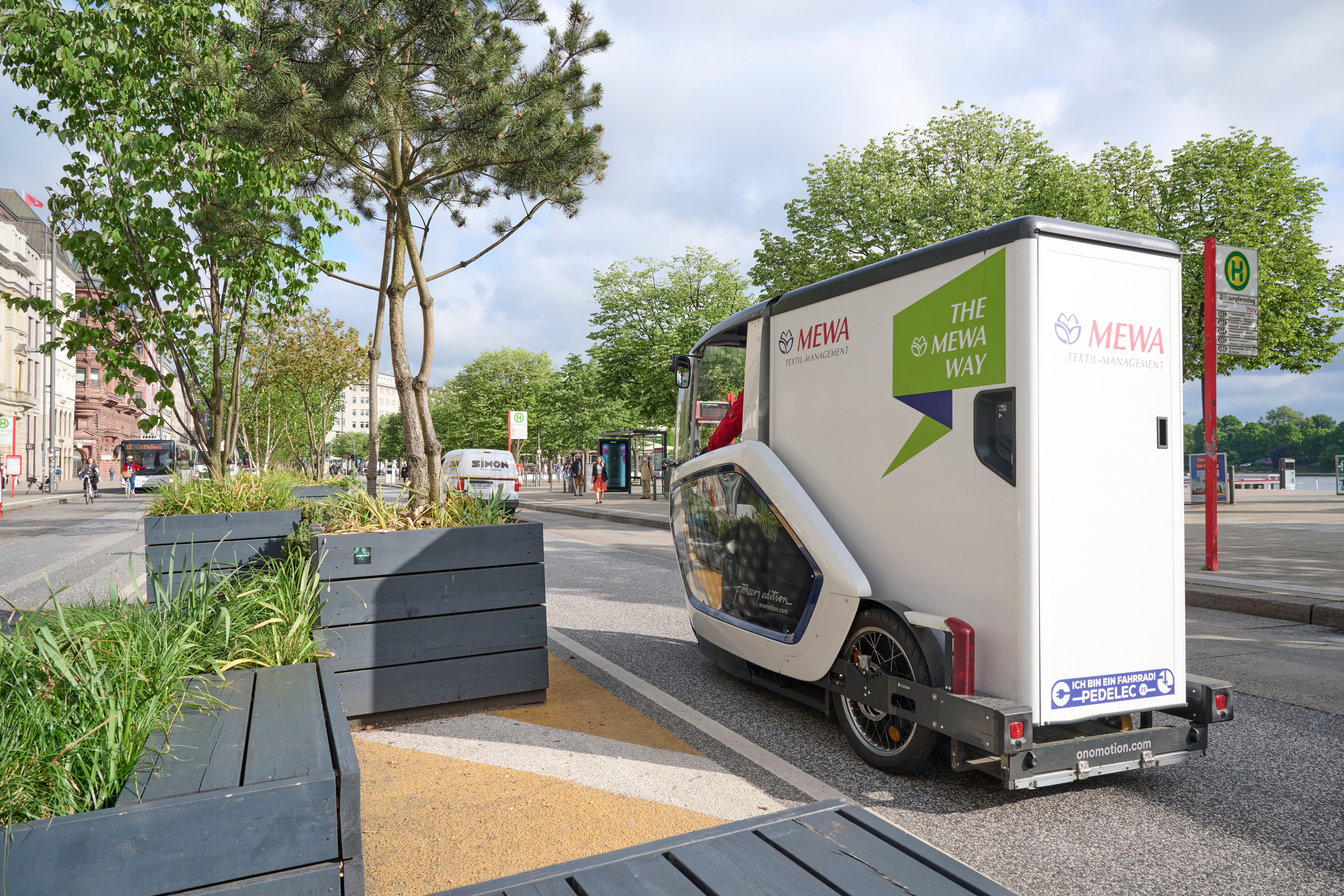 Bis zu 60 Kilometer kann das ONO-E-Cargobike mit zwei austauschbaren Akkus zurücklegen. Geladen wird mit Ökostrom.