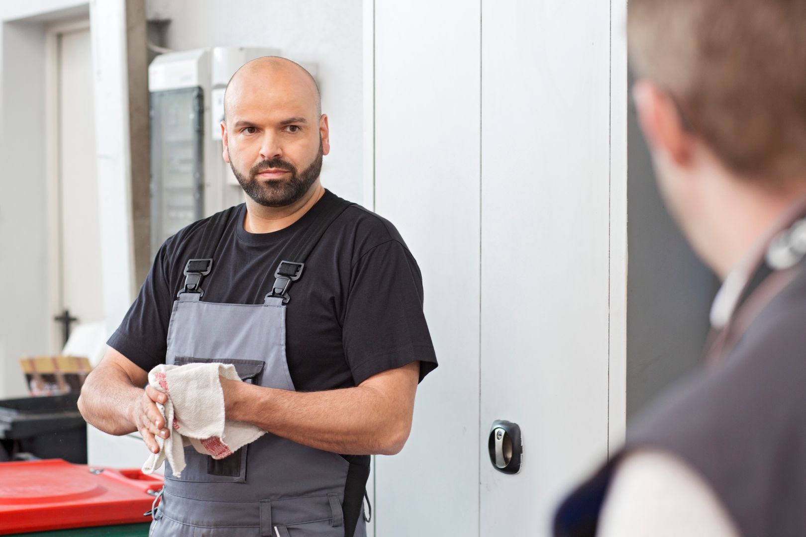 Mewa Putztuchsystem: Unternehmen mieten die saugstarken Tücher, die der Anbieter zum vereinbarten Zeitpunkt abholt, wäscht und frisch gewaschen wieder anliefert