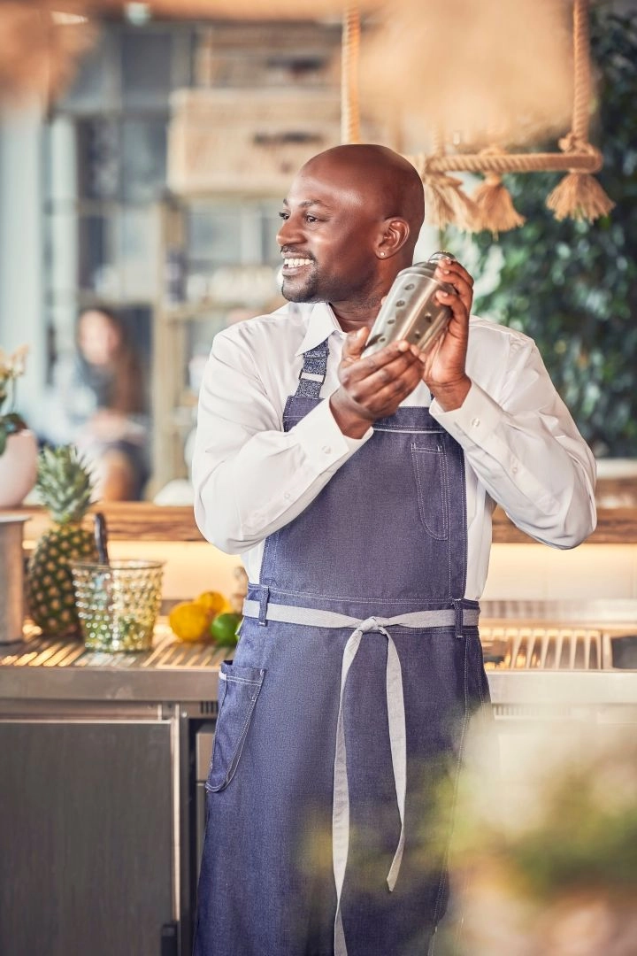 Urbane Arbeitskleidung für Service, Gastronomie und Hotellerie