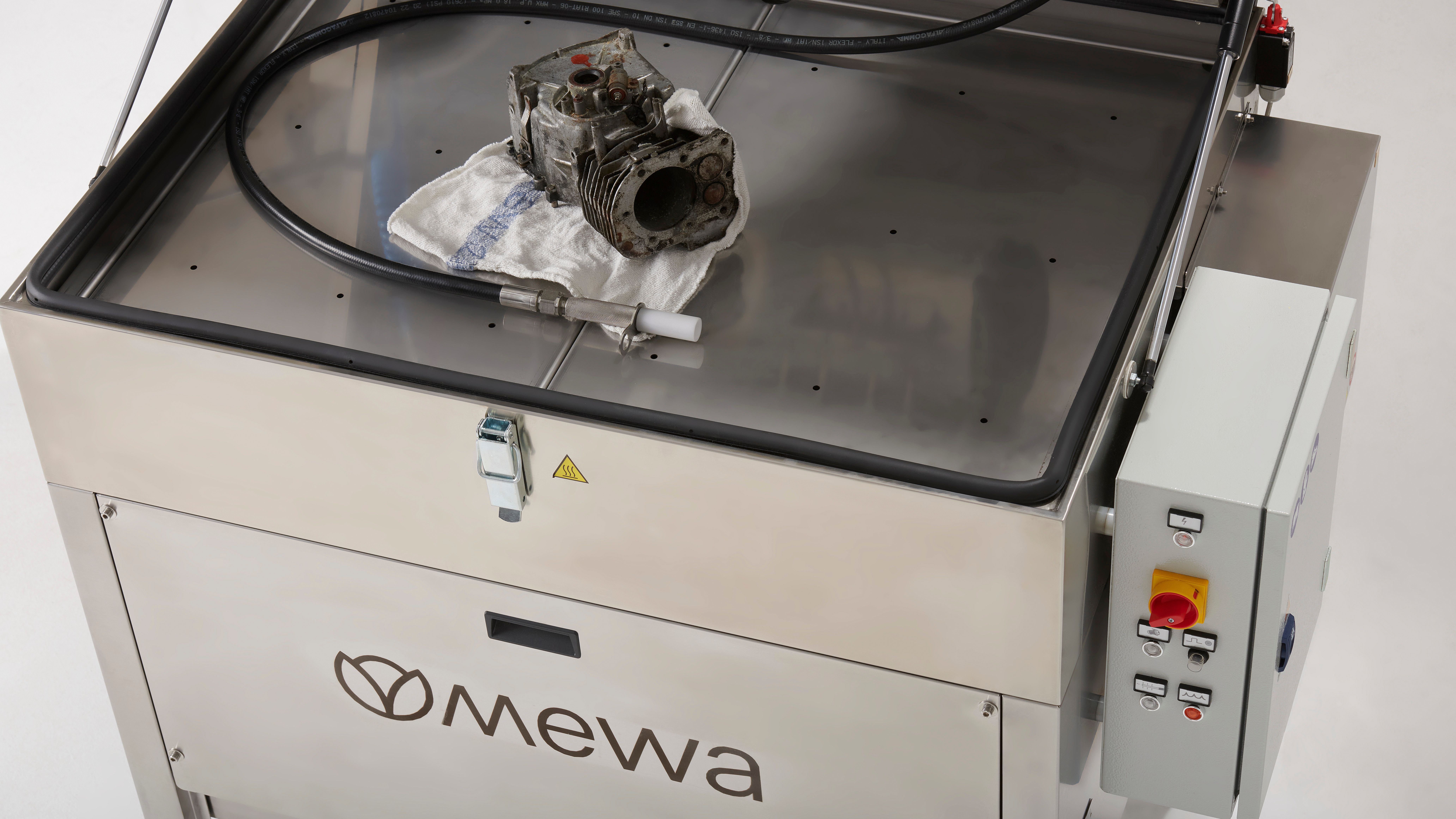 Hochdruck-Teilereiniger: Ein Druck von 80 bar verstärkt die Reinigungswirkung. (Foto: Mewa)