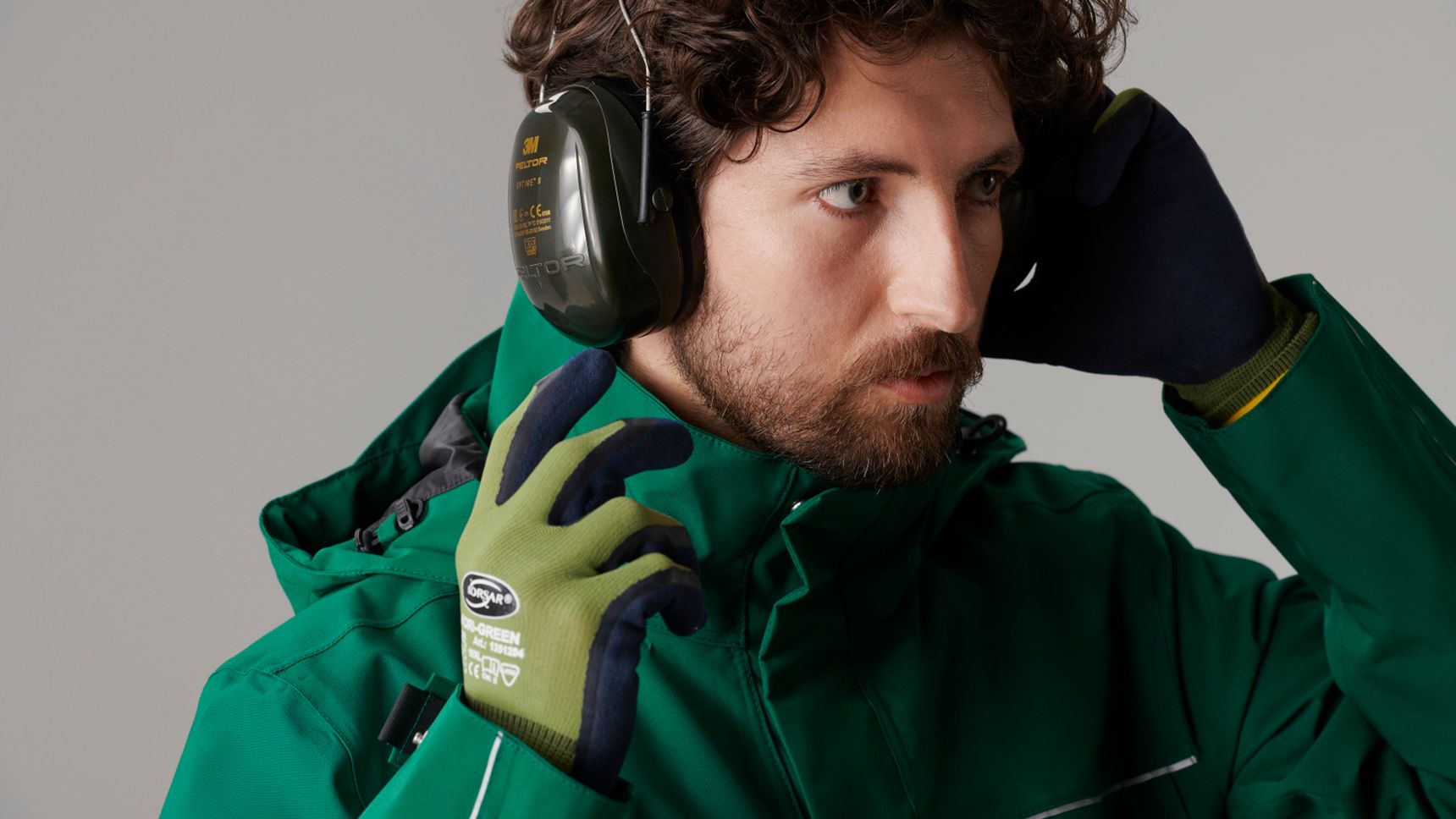 Für die Arbeit im Garten- und Landschaftsbau bietet Textil-Dienstleister Mewa passende Berufskleidung inklusive Logistik an. (©Mewa)