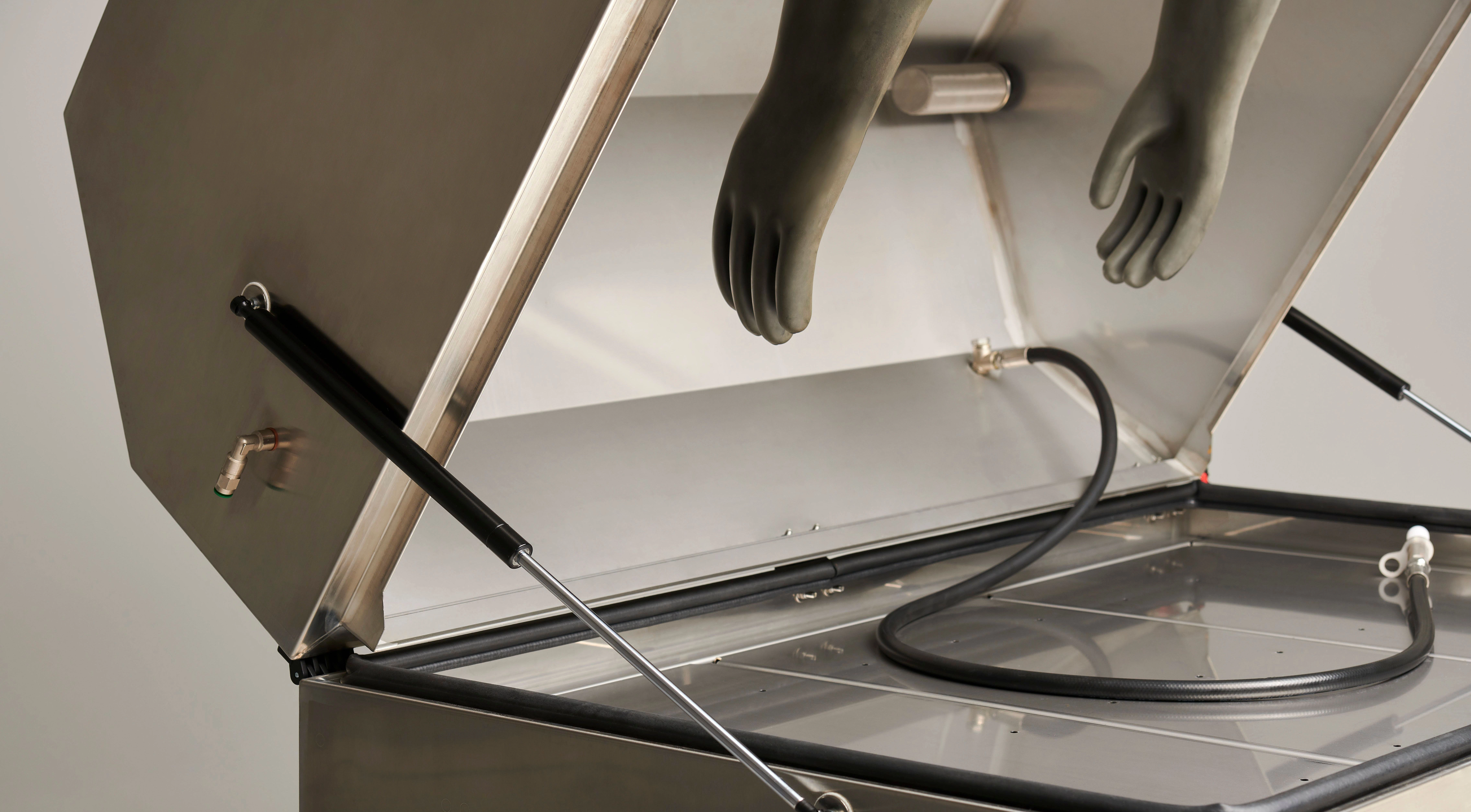 HP Maxi von Mewa mit  hoher Arbeitsfläche, 80 bar Arbeitsdruck, 40°C Reinigungstemperatur und leistungsstarker Hochdruckpistole (Foto: Mewa)