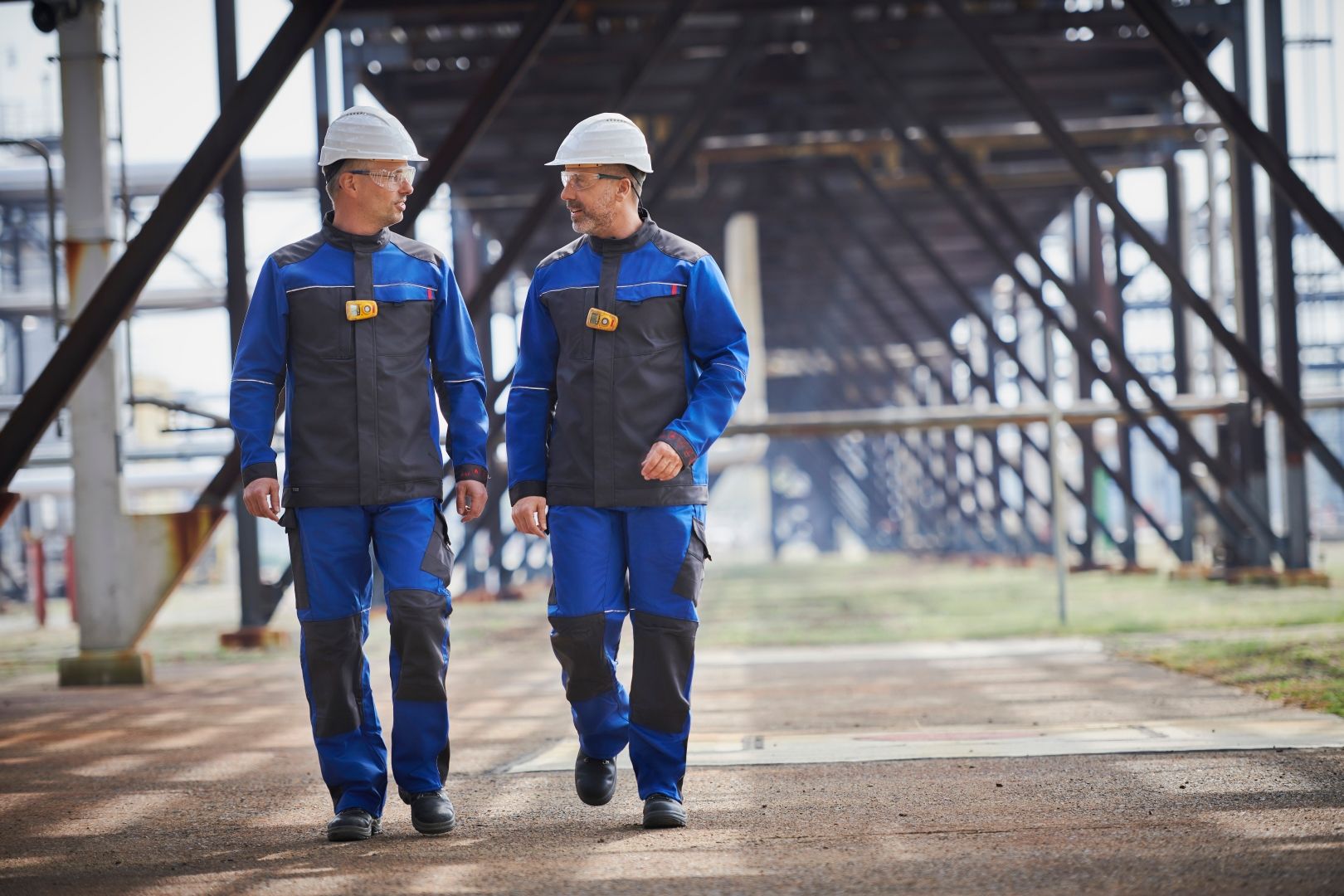 Présentation d'équipe uniforme en vêtements professionnels et de protection