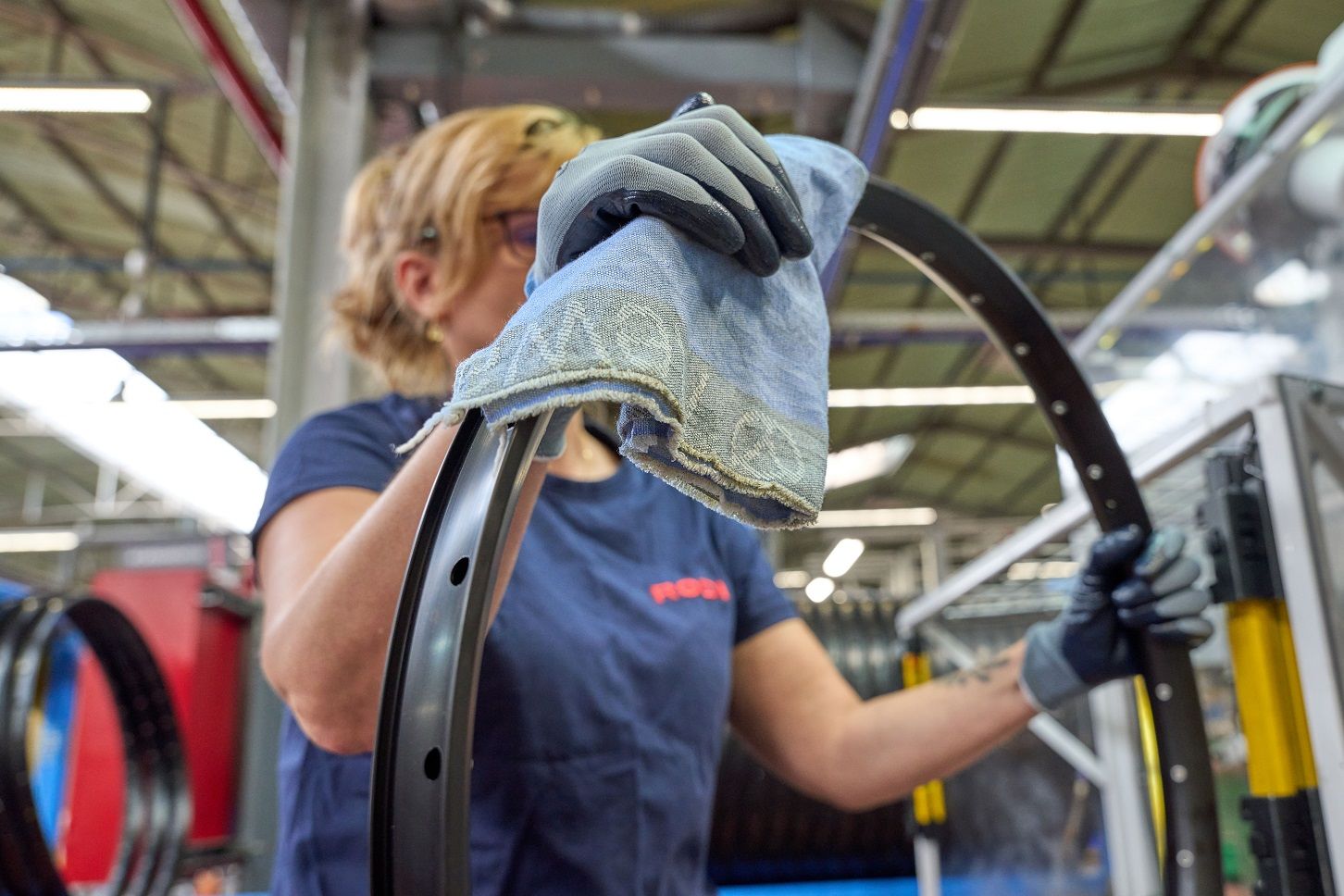 A kiváló nedvszívóképességű Mewa törlőkendőkkel bármilyen szennyeződés eltávolítható 