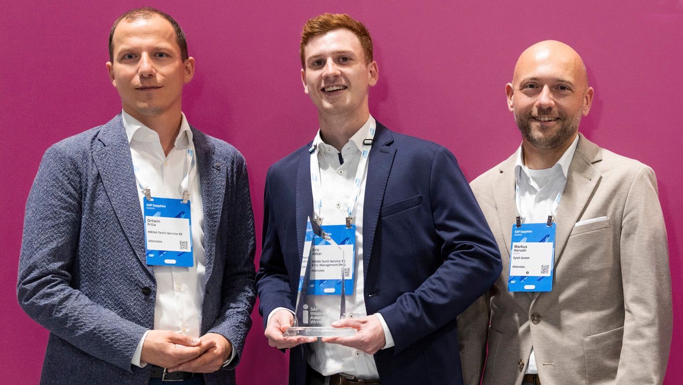 Nahmen den SAP Innovation Award 2025 entgegen: (von l. n. r.) Ortwin Frille (Mitarbeiter Prozessmanagement Mewa), Eric Rissler (Projektmanager Applikationsprojekte Mewa), Markus Horvath (Sybit GmbH); Foto: SAP