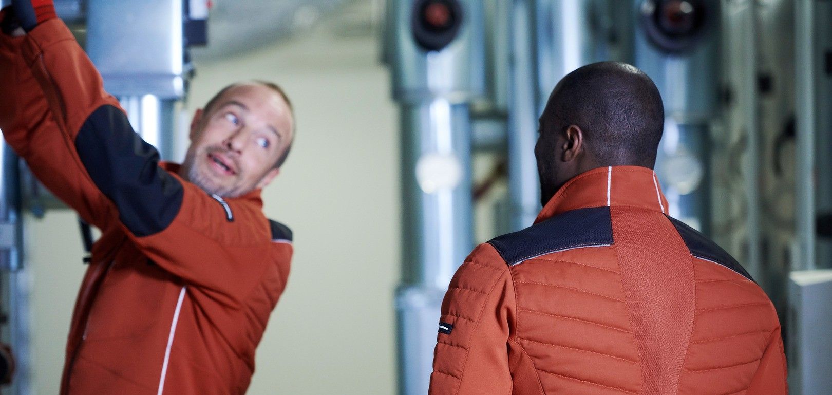 Arbeitskleidung in Corporate Design kann Teamgeist und Vertrauen in Unternehmen unterstützen