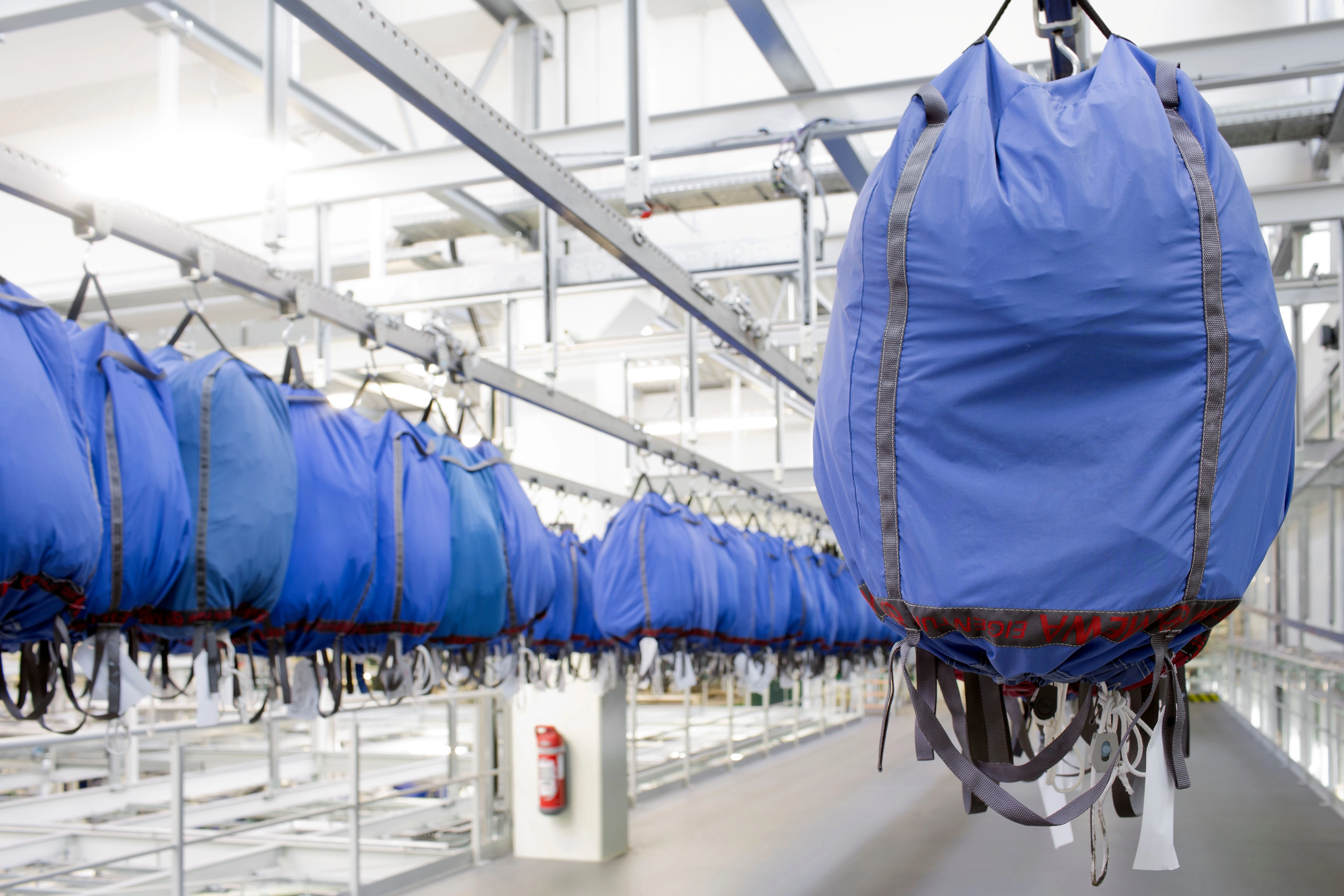 Voor het vervoer en de opslag van Mewa-werkkleding worden wasbare zakken uit textiel ingezet, die tot wel 100 keer hergebruikt kunnen worden. 