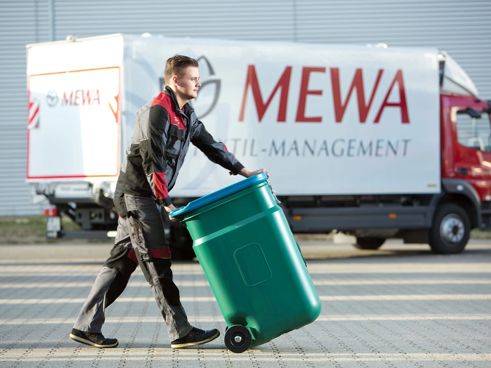 Mewa Textil-Service przejęła firmę RS Kunststoff, producenta bezpiecznych pojemników SaCon®, przeznaczonych dla czyściw Mewa.