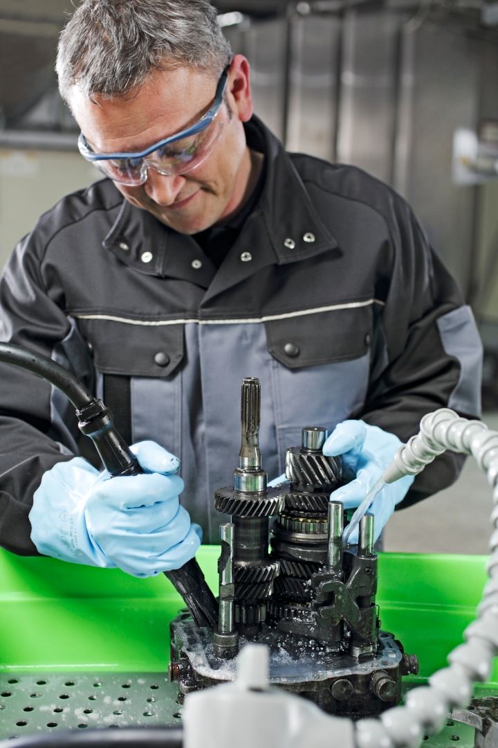 La lavapezzi a pennello viene fornita da Mewa con un servizio a 360°.  (Foto: Mewa)