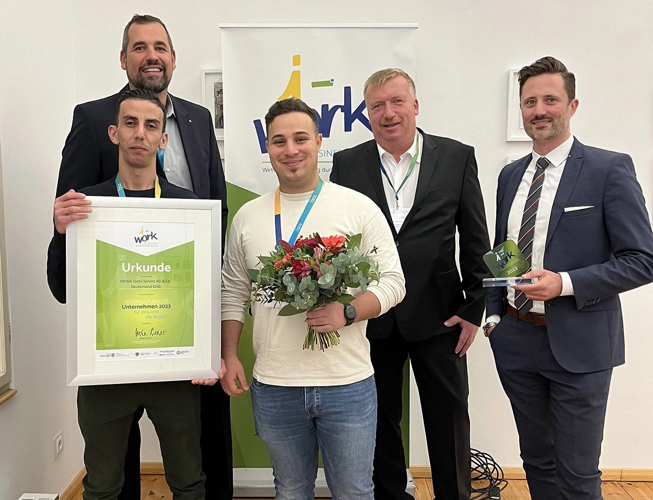 (v.l.n.r.) Tim Kondr, Leitung MBS Betrieb, Mohammad Alzuabi, Mitarbeiter MBS Betrieb, Mohammad Turkieh, Mechatroniker, Maik Schumer, Leitung Nebenbetriebe, David Berger, Standortleitung Kundenservice Jena